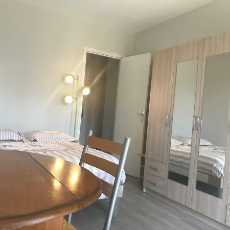 Grand Veneur Apartment *